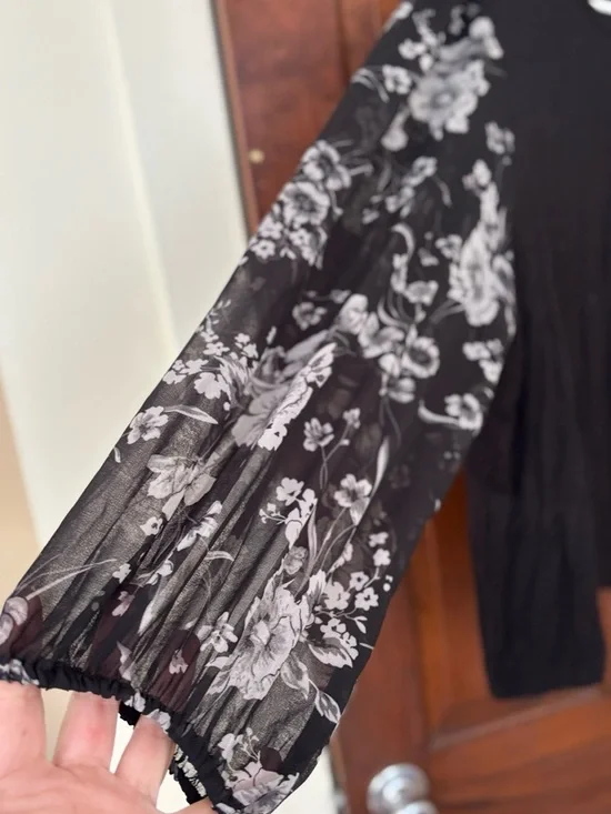 Tahari Blouse NWT - Picture 6 of 6